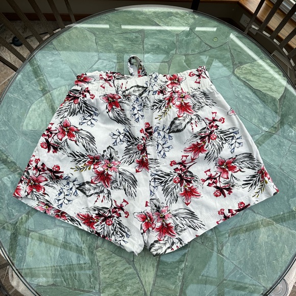 Women’s size large Cali 1850 Linen Shorts with self tie belt - Picture 3 of 3